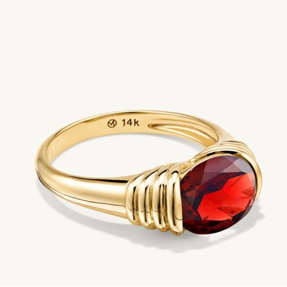 Mejuri Heirloom Ring-Garnet - Picture 4 of 8